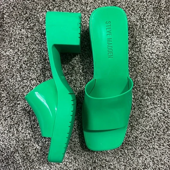 Steve Madden Harlin Green Mules - Picture 7 of 8